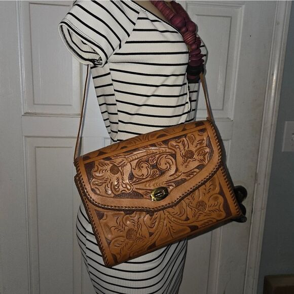 Vintage tooled leather Med. bag 9" - Picture 15 of 16